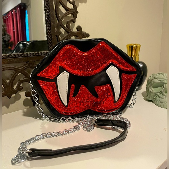 🆕 Y2K Punk-Inspired Vampire Lip Crossbody Bag with Sequin Detail - Halloween - Picture 1 of 13